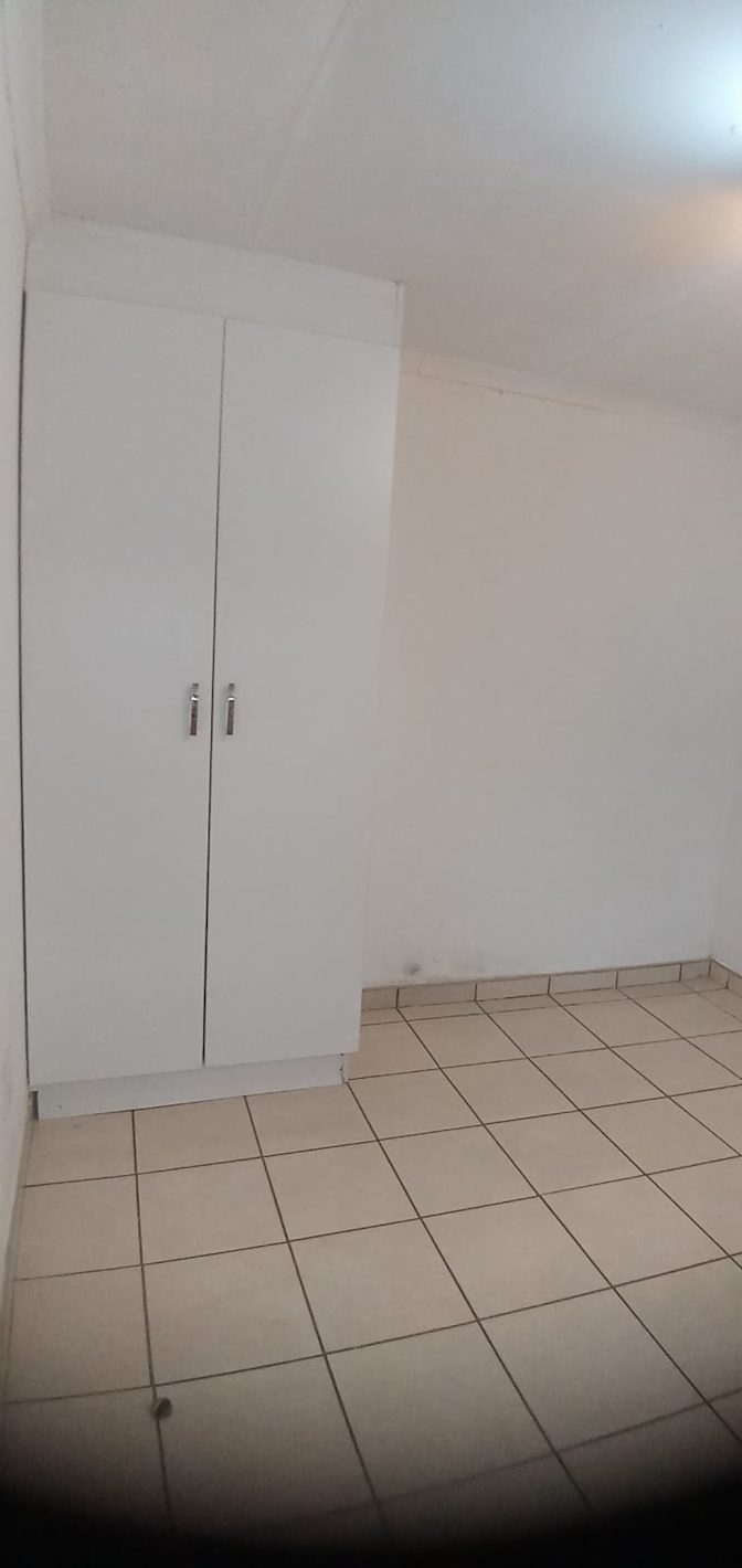 Photo of Gordon's room