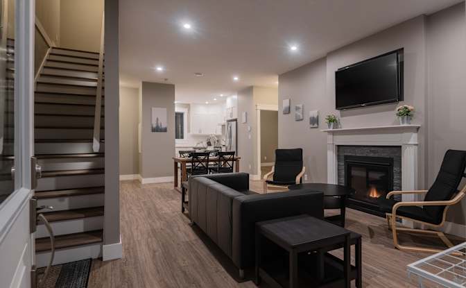 Student Housing by Sun Porch Homes Ltd.'s room