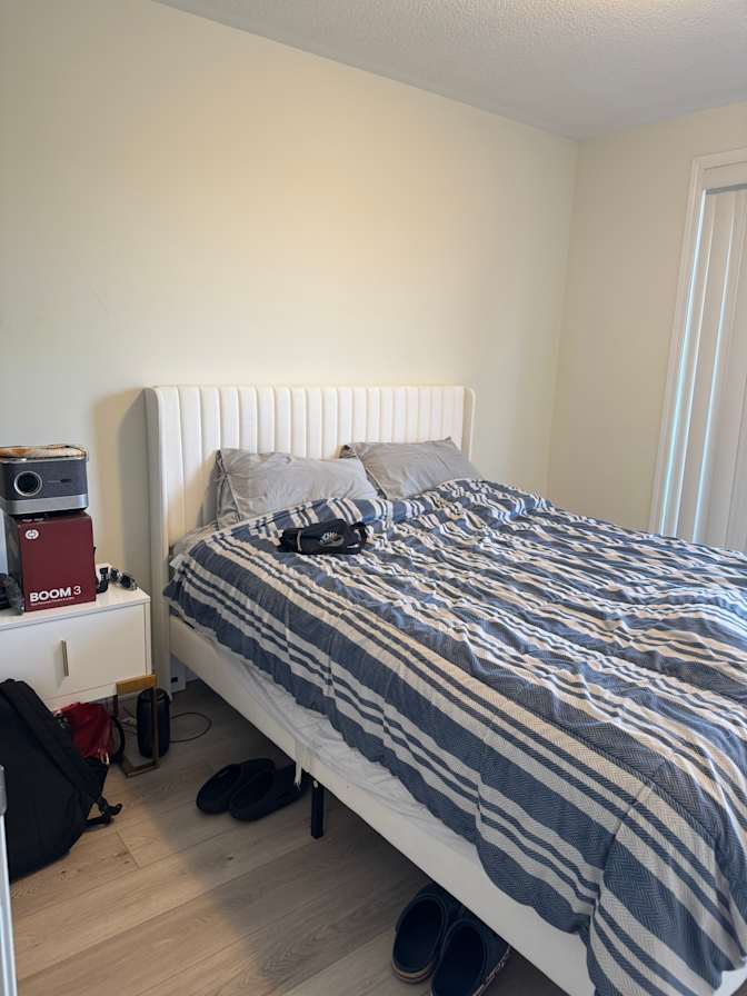 Folarin Thompson's room