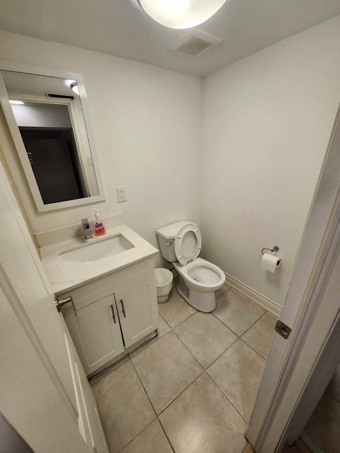 Meisam Rostaminia's room