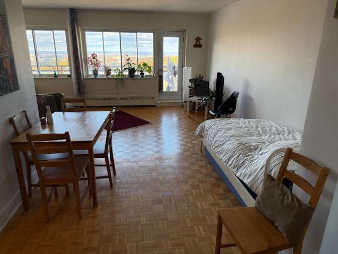 Photo of Pouria's room