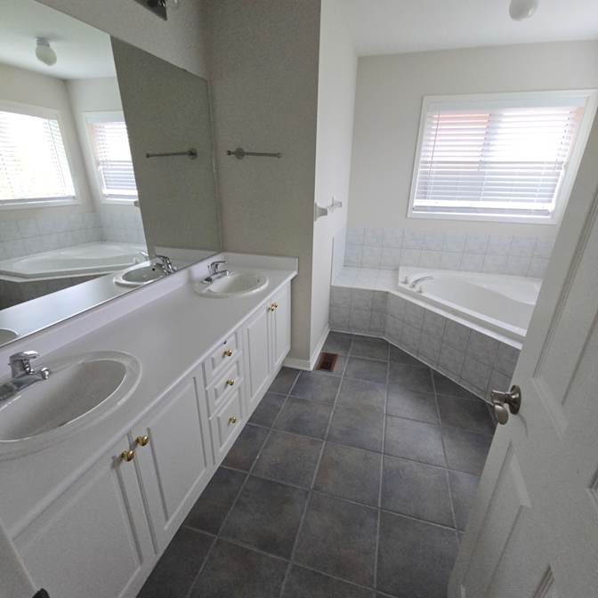 Amir Tabriznia's room