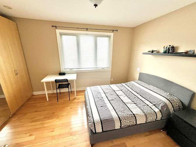 EKC Homestay Toronto's room