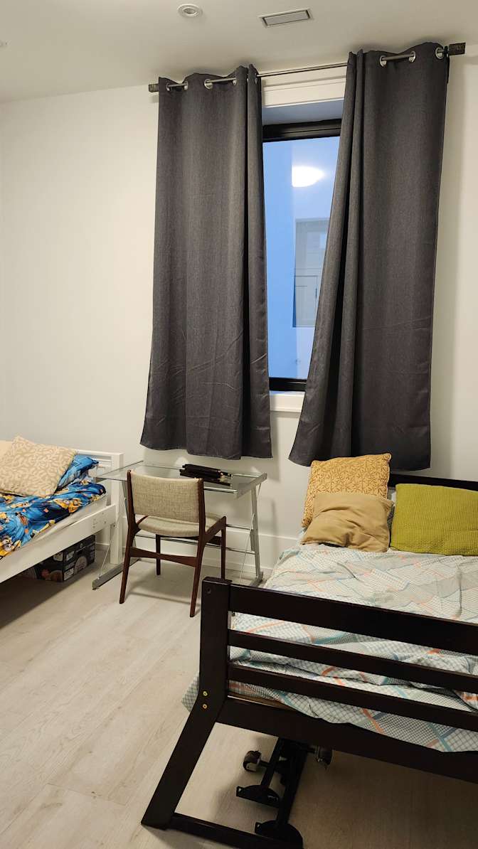 Midtown Toronto Room for Males's room