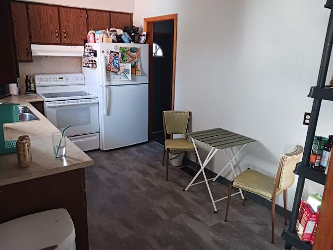 Ben, Savannah, Erin, and Kirsten's room