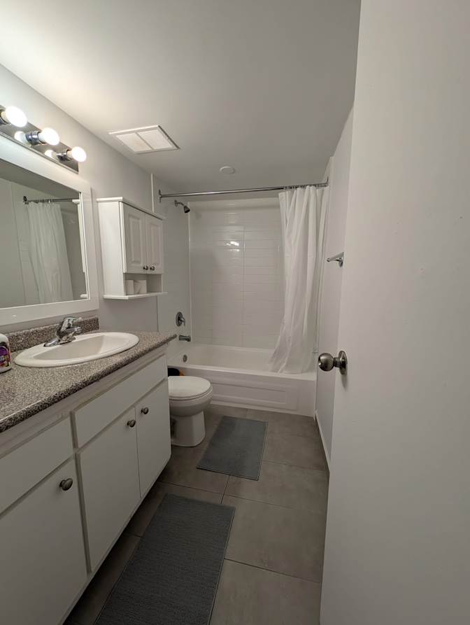 Maxenss Laouiti Delos's room