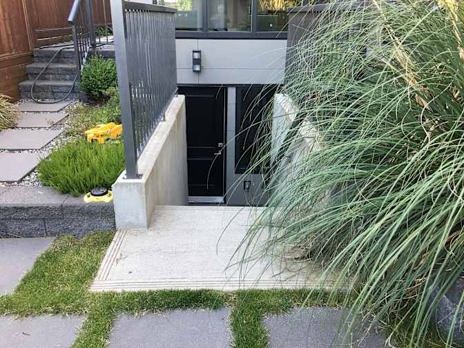 Mohammad Khavandgar's room