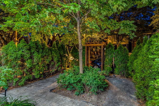 Bobby Sharifian's room