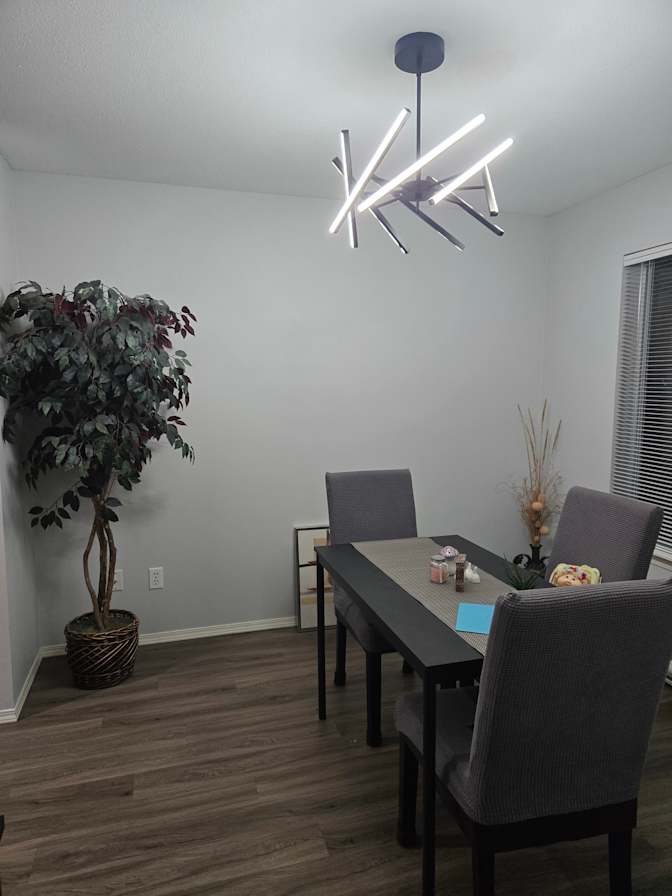 Lareina skolski's room