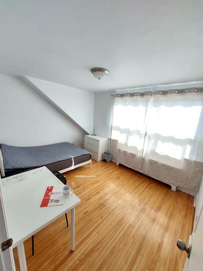 EKC Homestay Toronto's room