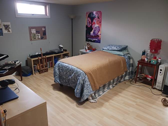 Ben, Savannah, Erin, and Kirsten's room