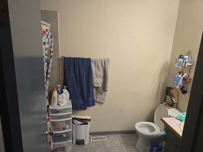 derrick rochon's room