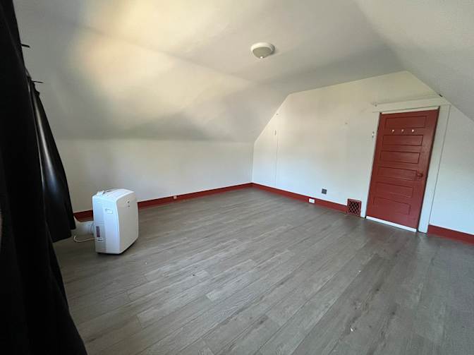 Photo of Aylar's room