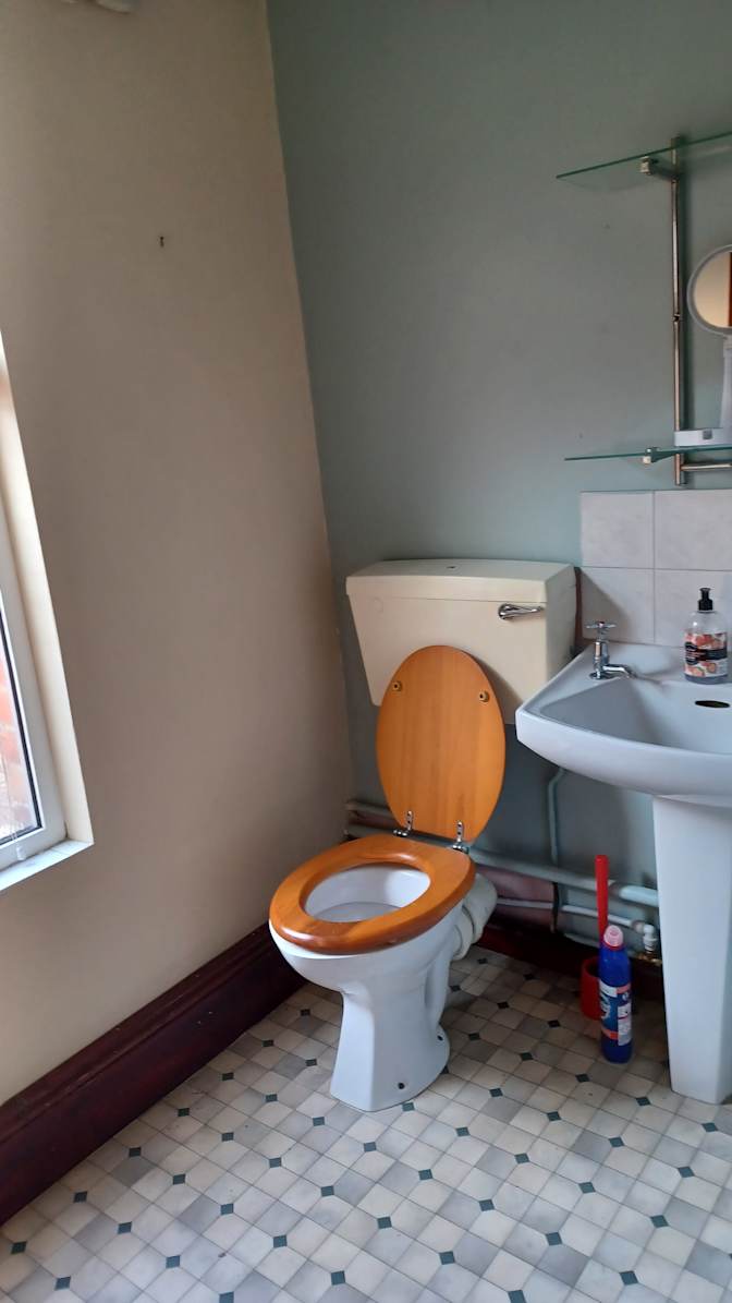 Photo of Des's room