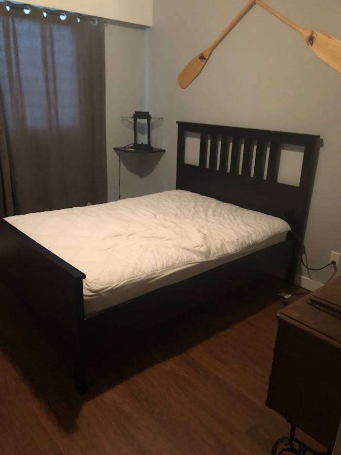 Central Nanaimo's room