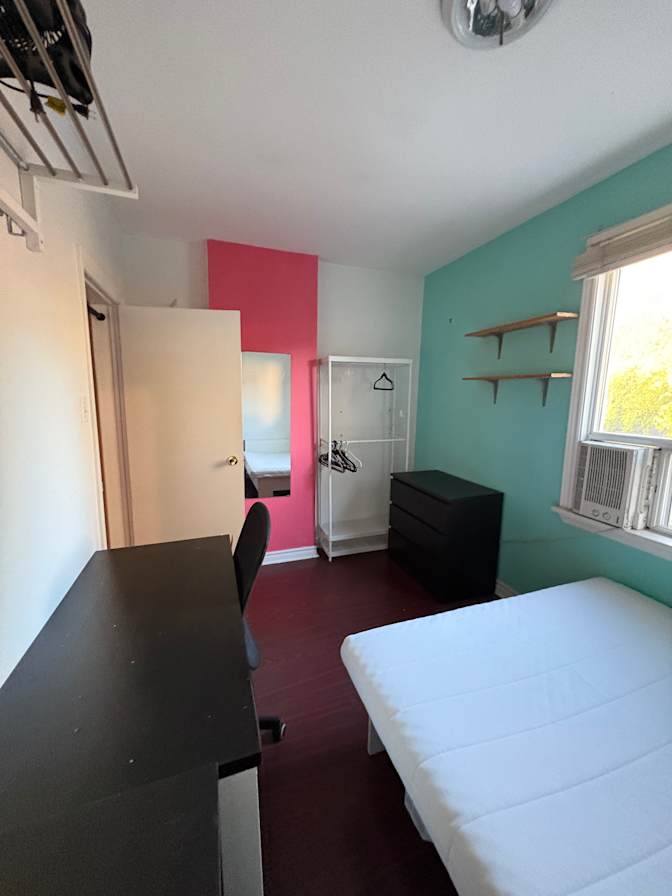 Photo of Vincent Molumby's room