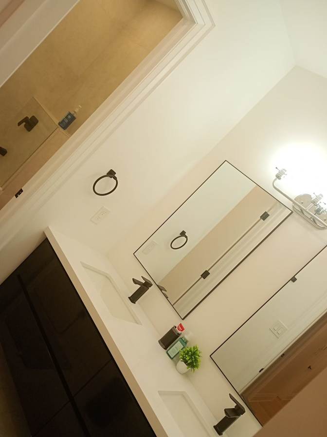 Lahnice Brereton's room