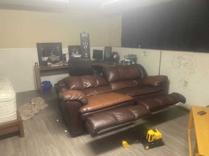 Kinsley Pearen's room