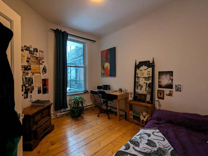 Photo of Marj (she/her/elle)'s room