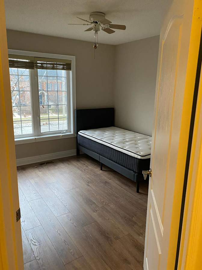 Mississauga ON's room