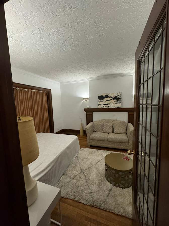 Evelina Suleimanova's room