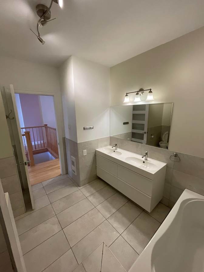 Photo of Atbin's room