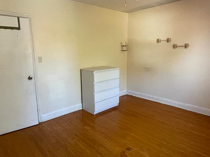 Barton Avenue's room