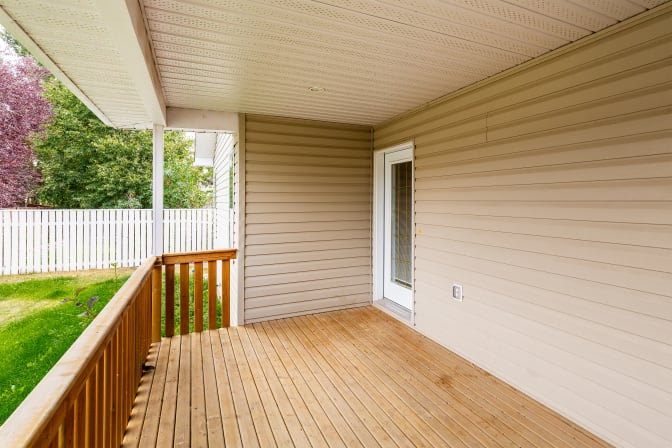 STUDENTS, INTERNS & YOUNG PROFESSIONALS's room