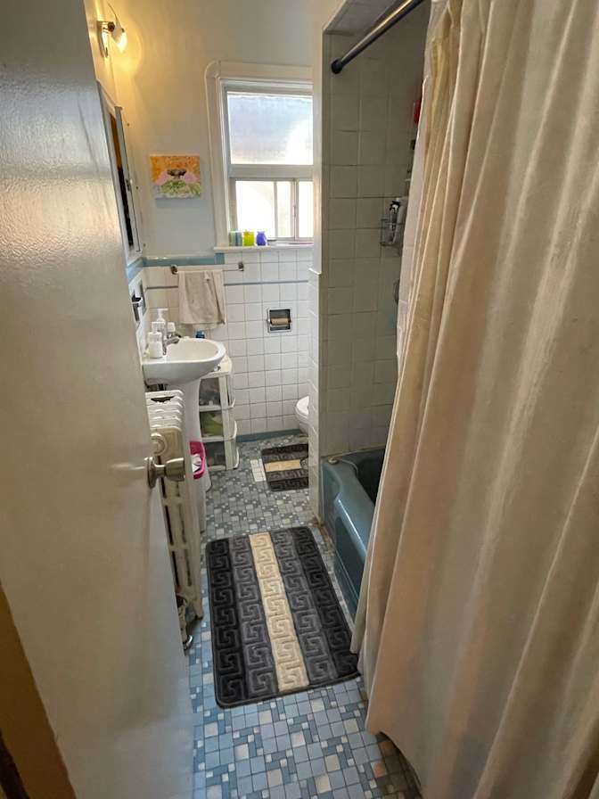 Barton Avenue's room