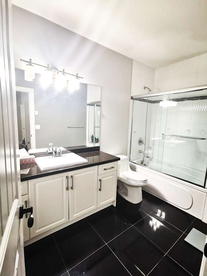 female roommate wanted's room