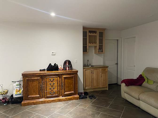 Suman Dhaliwal's room