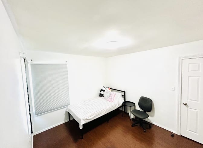 Photo of Jen's room