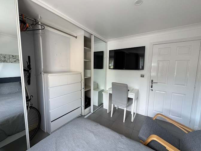 Photo of dennis francis's room