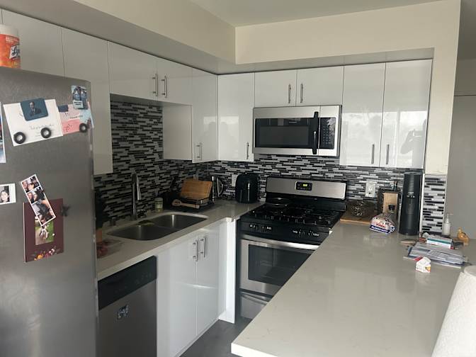 Private room to rent in share house North Hoover St...