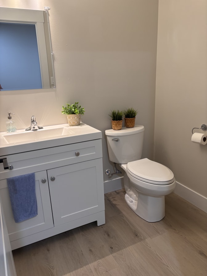 Chelsea Md Thompson's room