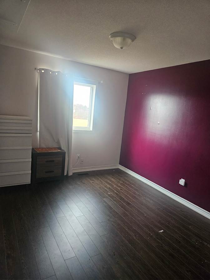 Leneen Mercury's room