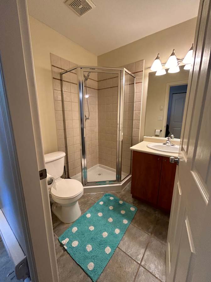 Fluer Muesco Reyes's room