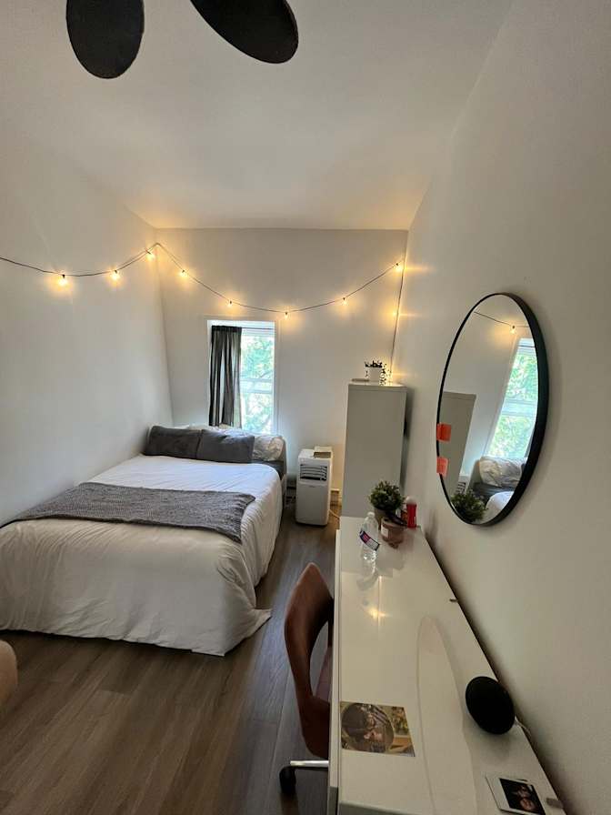 Photo of Diego Navarrete's room