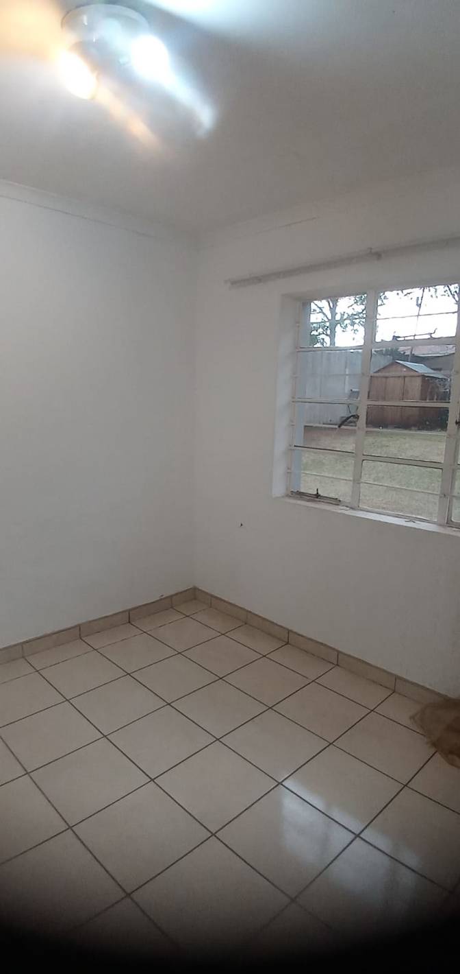 Photo of Gordon's room
