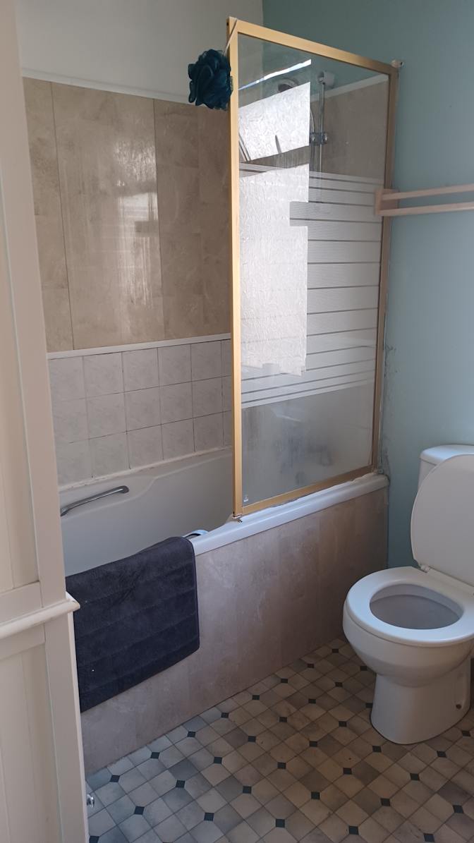 Photo of Des's room