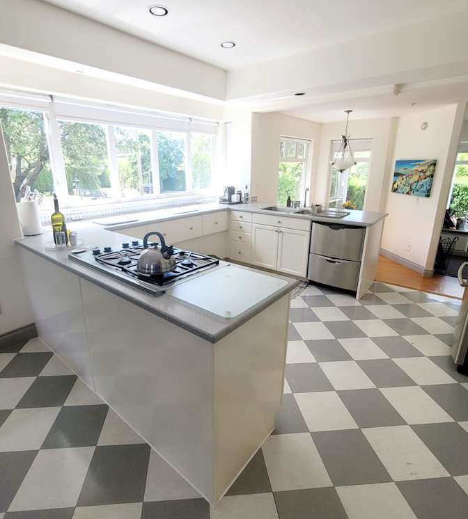 Sherry KALLERGIS's room