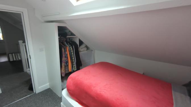 Photo of Tel's room
