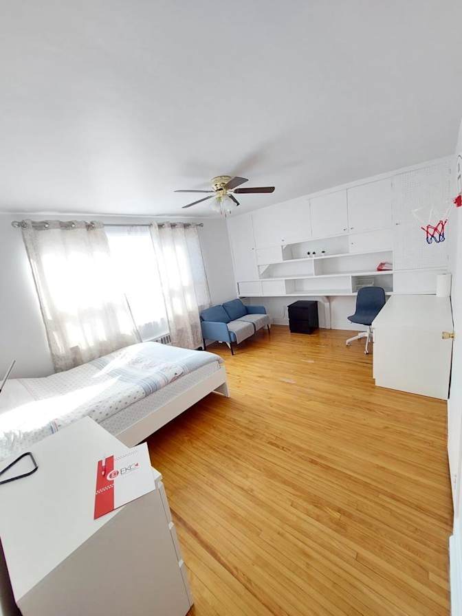 EKC Homestay Toronto's room