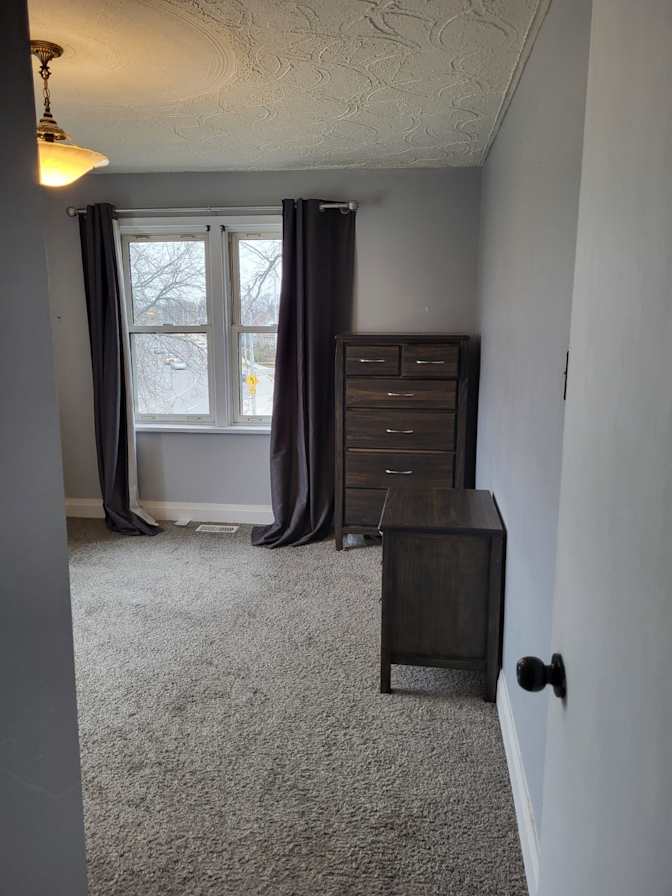 quinn hollohan's room