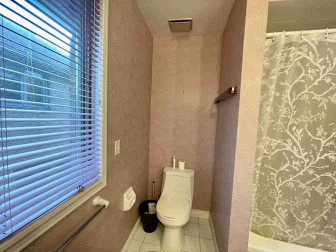 Mahnaz Shahrzad Asr's room