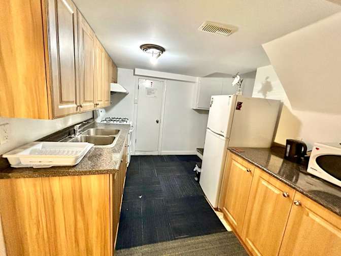 EKC Homestay Toronto's room