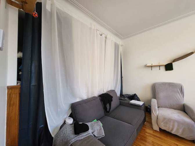 Andrea Alzate's room