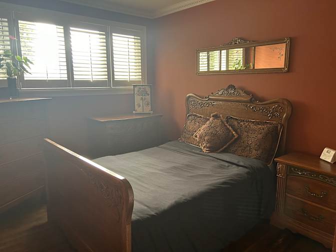 Leslie Scenna's room