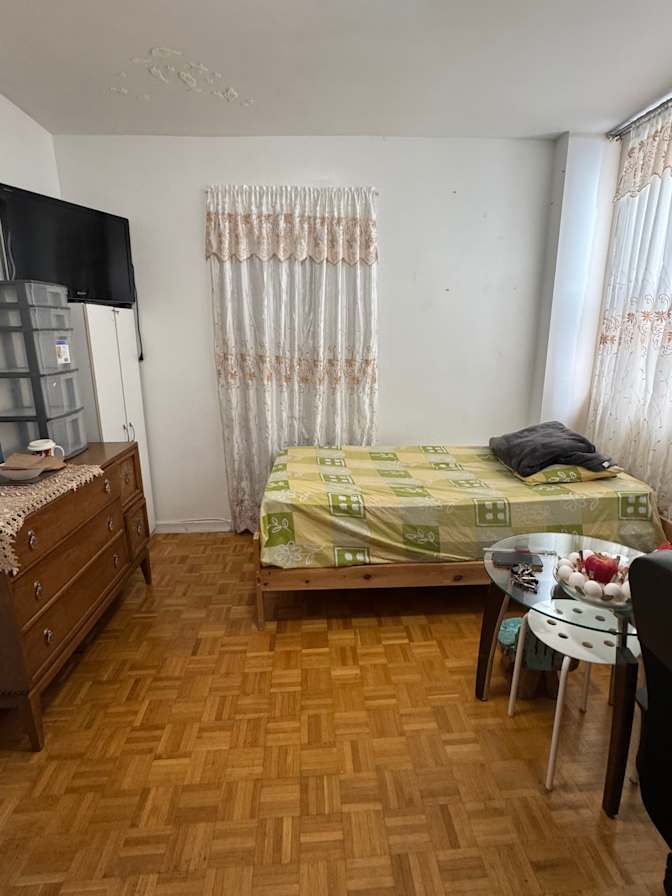 Rema Tungpalan-Piano's room