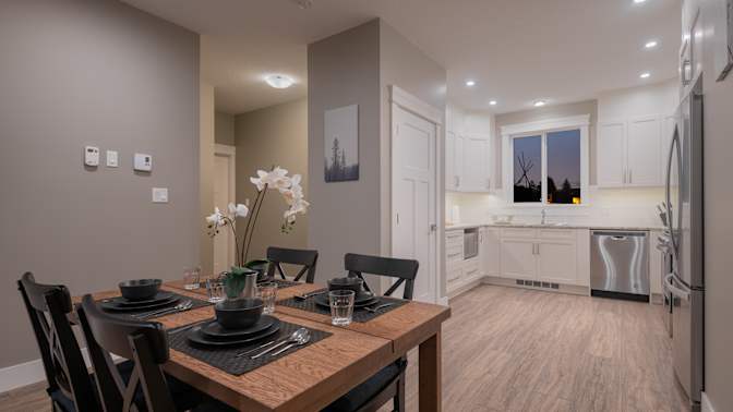 Student Housing by Sun Porch Homes Ltd.'s room